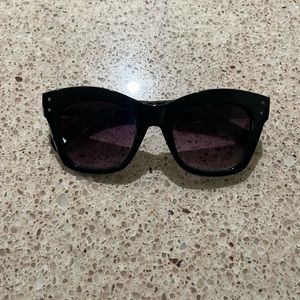 Excellent condition thick black/faux tortoise sunglasses.
